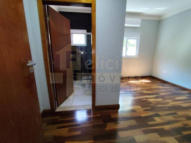 Casa para Venda em Santana de Parnaíba - 5